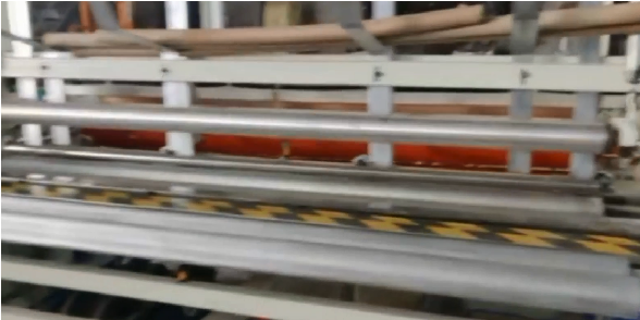 Máy sản xuất giấy vệ sinh