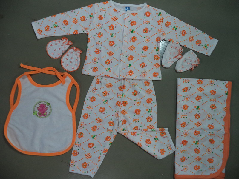 Quần áo trẻ sơ sinh